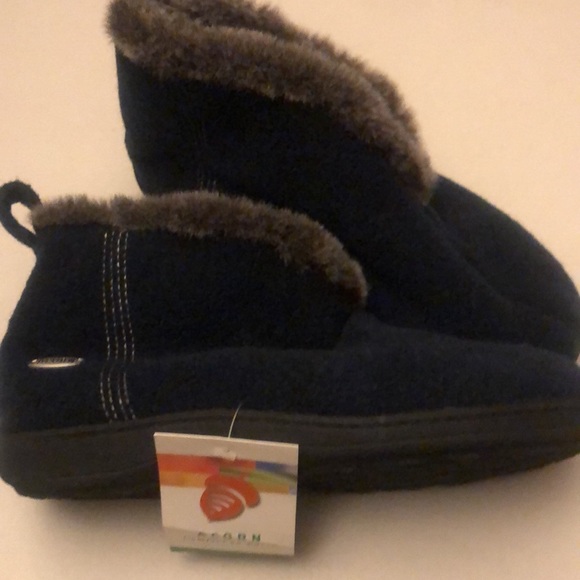 NWT Acorn Women's Blue Faux Chinchilla Fur Booties - size M (6.5 - 7.5) - Picture 2 of 7